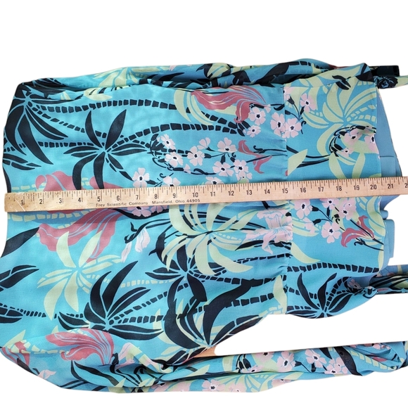 Bailey 44 Blue Floral Wrap Top. Size 4 - Picture 11 of 11
